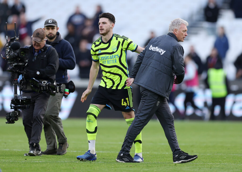 Arsenal should have paid more for Rice says Moyes 2 LONDON, ENGLAND - FEBRUARY 11: Declan Rice of Arsenal embraces David Moyes, Manager of West Ham United, after the Premier League match between West Ham United and Arsenal FC at London Stadium on February 11, 2024 in London, England. (Photo by Julian Finney/Getty Images)