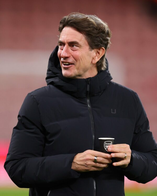 Thomas Frank holding an Arsenal cup (Photo via Chris Wheatley on Twitter)