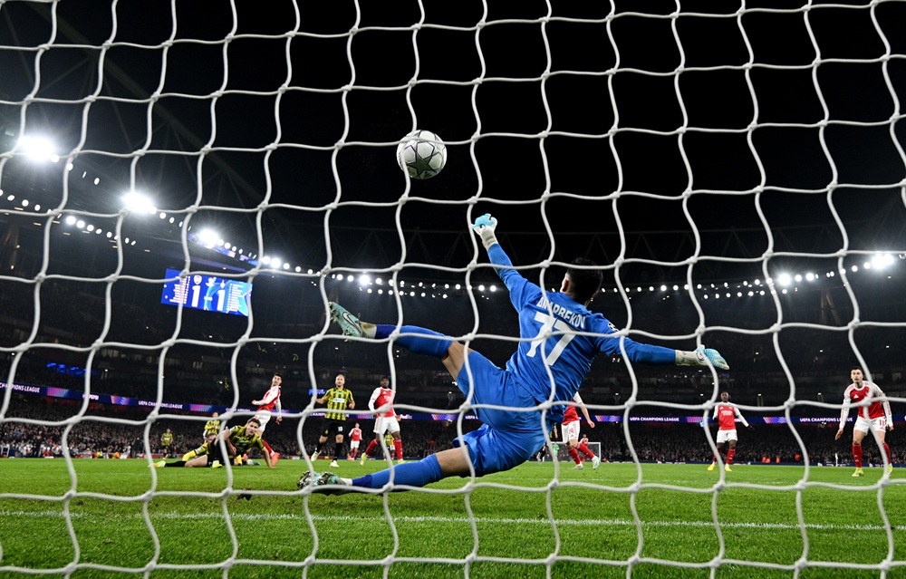 Kai Havertz of Arsenal scores his team's second goal as Temirlan Anarbekov of FC Kairat Almaty fails to make a save during the UEFA Champions League 2025/26 League Phase MD8 match between Arsenal FC and FC Kairat Almaty at Arsenal Stadium on January 28, 2026 in London, England. (Photo by Mike Hewitt/Getty Images)