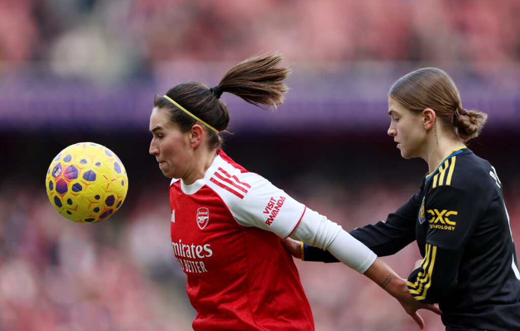 LONDON, ENGLAND - JANUARY 10: Mariona Caldentey of Arsenal is challenged by Jess Park of Manchester United during the Barclays Women's Super League match between Arsenal and Manchester United at Emirates Stadium on January 10, 2026 in London, England. (Photo by Tom Dulat/Getty Images)