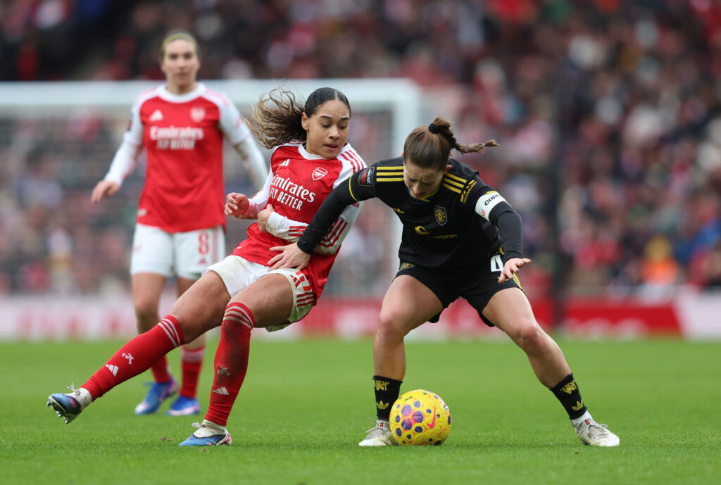 LONDON, ENGLAND - JANUARY 10: Maya Le Tissier of Manchester United battles for possession with Olivia Smith of Arsenal during the Barclays Women's Super League match between Arsenal and Manchester United at Emirates Stadium on January 10, 2026 in London, England. (Photo by Tom Dulat/Getty Images)