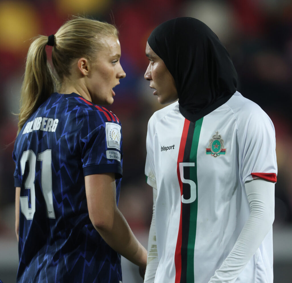 Arsenal boss excited ahead of Champions Cup final 2 LONDON, ENGLAND - JANUARY 28: Smilla Holmberg of Arsenal talks to Nouhaila Benzina of ASAR during the FIFA Women's Champions Cup 2026 Semi Final match between Arsenal Women FC and ASFAR at Brentford stadium on January 28, 2026 in London, England. (Photo by Richard Pelham/Getty Images)