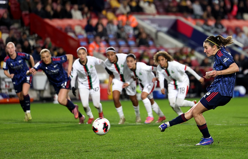Mariona Caldentey of Arsenal scores her team's third goal from the penalty spot during the FIFA Women's Champions Cup 2026 Semi Final match between Arsenal Women FC and ASFAR at Brentford stadium on January 28, 2026 in London, England. (Photo by Jasper Wax/Getty Images)