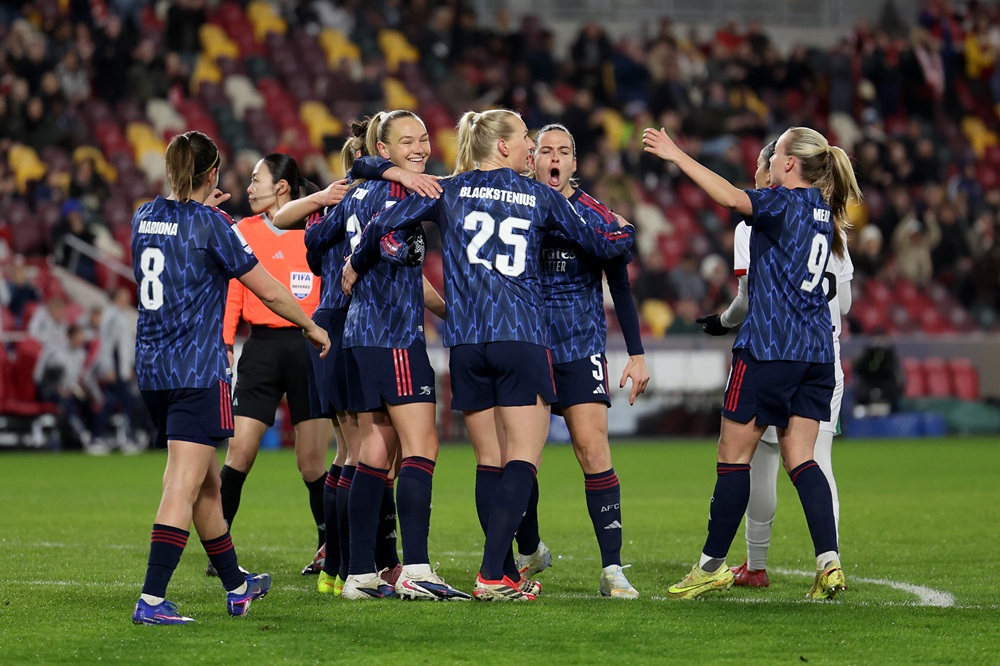 Stina Blackstenius of Arsenal celebrates scoring his team's first goal with teammates during the FIFA Women's Champions Cup 2026 Semi Final match b...