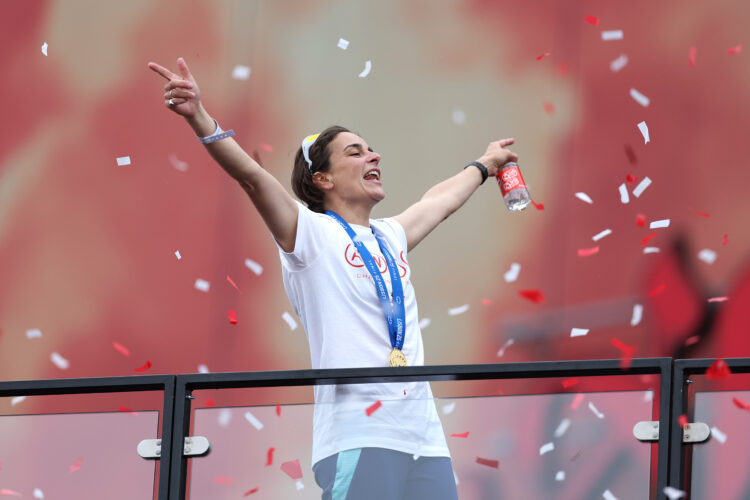 LONDON, ENGLAND - MAY 26: Renee Slegers, Manager of Arsenal, celebrates at Emirates Stadium on May 26, 2025 in London, England. Arsenal defeated Ba...