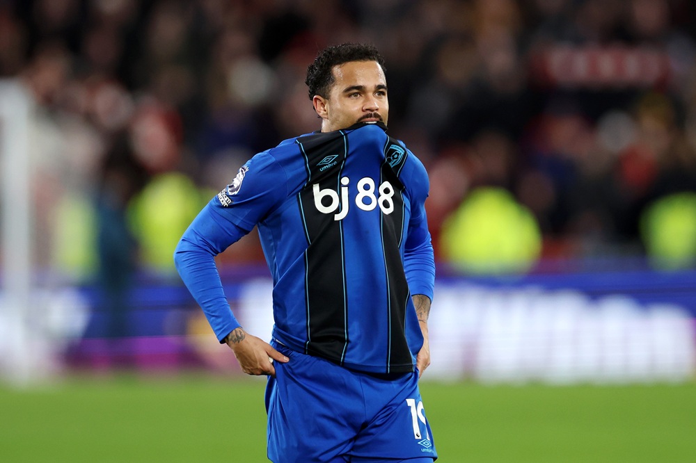 26yo set for knee surgery after injury vs Arsenal 3 Justin Kluivert of AFC Bournemouth reacts at full time following the team's defeat during the Premier League match between Brentford and Bournemouth at the Gtech Community Stadium on December 27, 2025 in Brentford, England. (Photo by Harry Murphy/Getty Images)