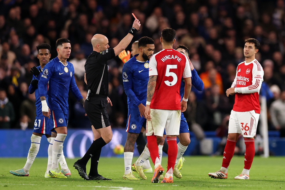 Chelsea star to miss City clash after 3rd ban in a month 2 Referee Anthony Taylor shows a red card to Moises Caicedo of Chelsea (not pictured) for a serious foul play on Mikel Merino of Arsenal (not pictured) during the Premier League match between Chelsea and Arsenal at Stamford Bridge on November 30, 2025 in London, England. (Photo by Ryan Pierse/Getty Images)