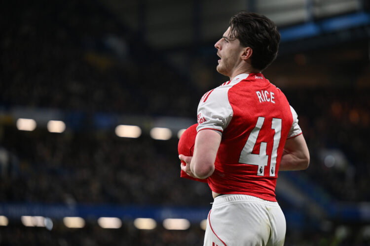 LONDON, ENGLAND - NOVEMBER 30: Declan Rice of Arsenal prepares for a long throw during the Premier League match between Chelsea and Arsenal at Stam...