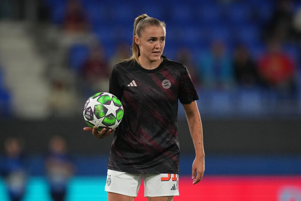BARCELONA, SPAIN - OCTOBER 07: Georgia Stanway of Bayern Munich warms up prior to the UEFA Women's Champions League 2025/26 league phase match between FC Barcelona and FC Bayern Münchenat on October 07, 2025 in Barcelona, Spain. (Photo by Alex Caparros/Getty Images)
