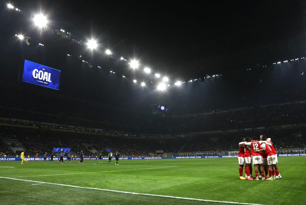MILAN, ITALY - JANUARY 20: Gabriel Jesus of Arsenal FC celebrates with his team-mates after scoring their team's secons goal during the UEFA Champions League 2025/26 League Phase MD7 match between FC Internazionale Milano and Arsenal FC at Stadio San Siro on January 20, 2026 in Milan, Italy. (Photo by Marco Luzzani/Getty Images)