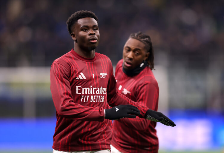MILAN, ITALY - JANUARY 20: Bukayo Saka of Arsenal warms up prior to the UEFA Champions League 2025/26 League Phase MD7 match between FC Internazion...