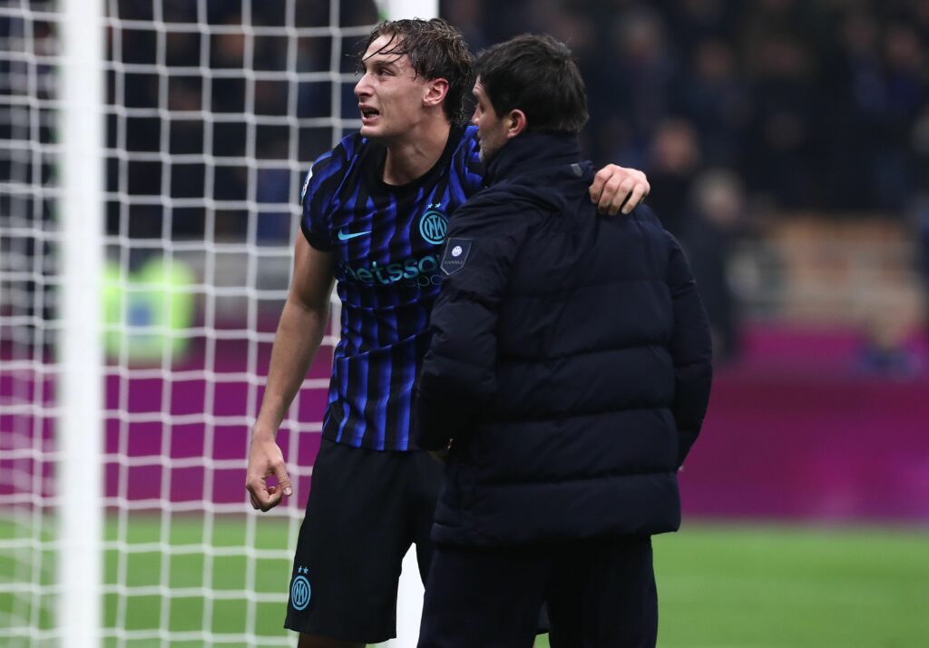 MILAN, ITALY - JANUARY 14: Francesco Pio Esposito of FC Internazionale celebrates with his coach Cristian Chivu after scoring their team's first goal during the Serie A match between FC Internazionale and US Lecce at Giuseppe Meazza Stadium on January 14, 2026 in Milan, Italy. (Photo by Marco Luzzani/Getty Images)