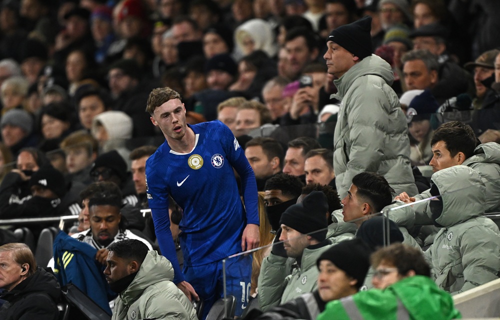 Cole Palmer of Chelsea is substituted off during the Premier League match between Fulham and Chelsea at Craven Cottage on January 07, 2026 in Londo...