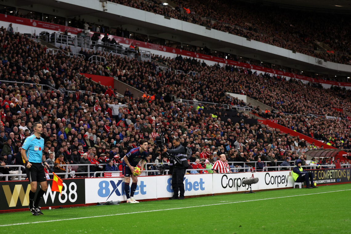 SUNDERLAND, ENGLAND - NOVEMBER 08: Declan Rice of Arsenal prepares to take a throw in during the Premier League match between Sunderland and Arsena...