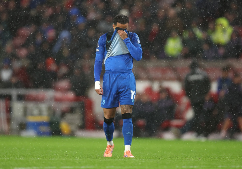 26yo set for knee surgery after injury vs Arsenal 1 Justin Kluivert of AFC Bournemouth looks dejected during the Premier League match between Sunderland and Bournemouth at Stadium of Light on Novembe...