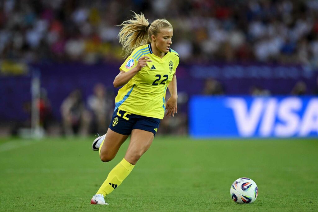 Arsenal women confirm 1st signing of January window 2 ZURICH, SWITZERLAND - JULY 12: Smilla Holmberg of Sweden controls the ball during the UEFA Women's EURO 2025 Group C match between Sweden and Germany at Stadion Letzigrund on July 12, 2025 in Zurich, Switzerland. (Photo by Matthias Hangst/Getty Images)
