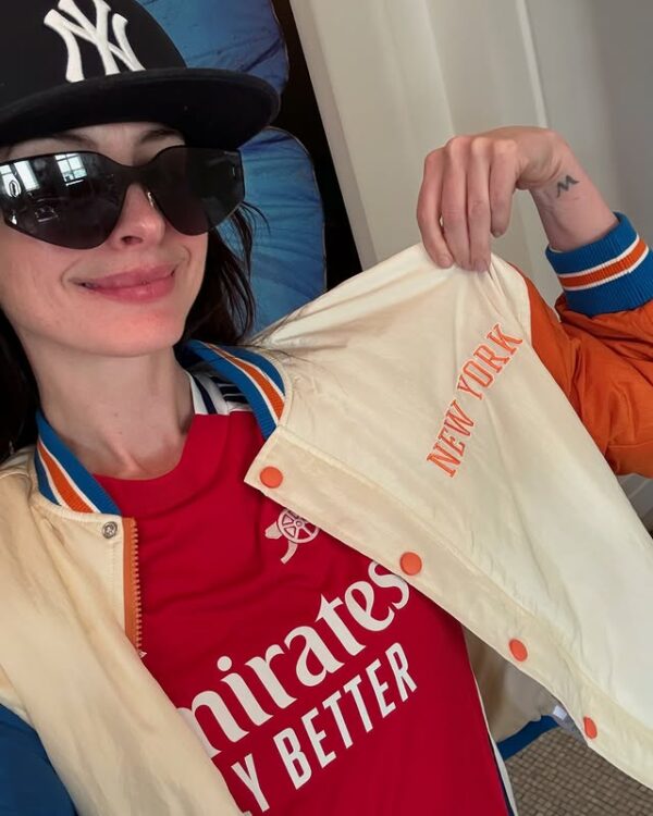 Anne Hathaway wearing an Arsenal shirt (Photo via Hathaway on Instagram)