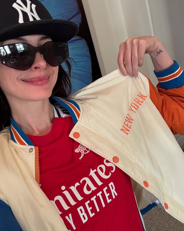 Anne Hathaway wearing an Arsenal shirt (Photo via Hathaway on Instagram)