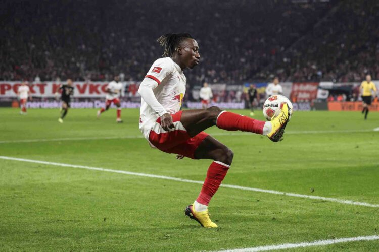 Yan Diomande of RB Leipzig controls the ball during the Bundesliga match between RB Leipzig and FC Bayern München at Red Bull Arena on January 17, ...