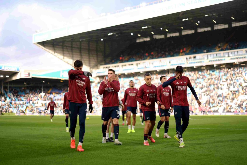 LEEDS, ENGLAND - JANUARY 31: The Arsenal squad warms up prior to the Premier League match between Leeds United and Arsenal at Elland Road on January 31, 2026 in Leeds, England. (Photo by Carl Recine/Getty Images)