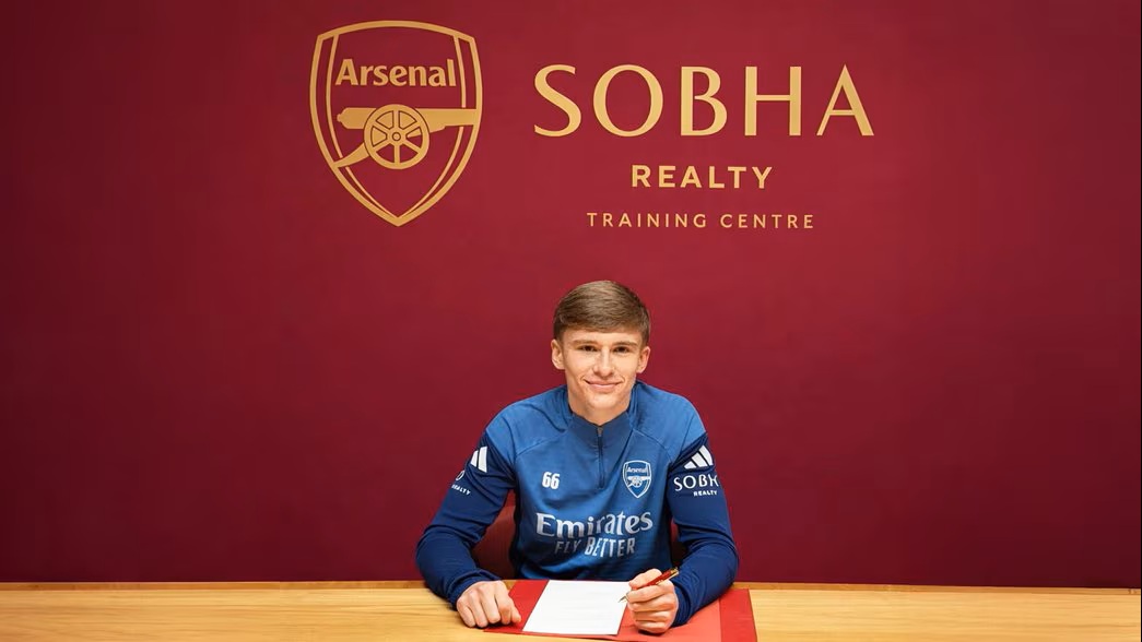Club confirm Arsenal signing has sell-on clause 1 Evan Mooney signing for Arsenal (Photo via Arsenal.com)