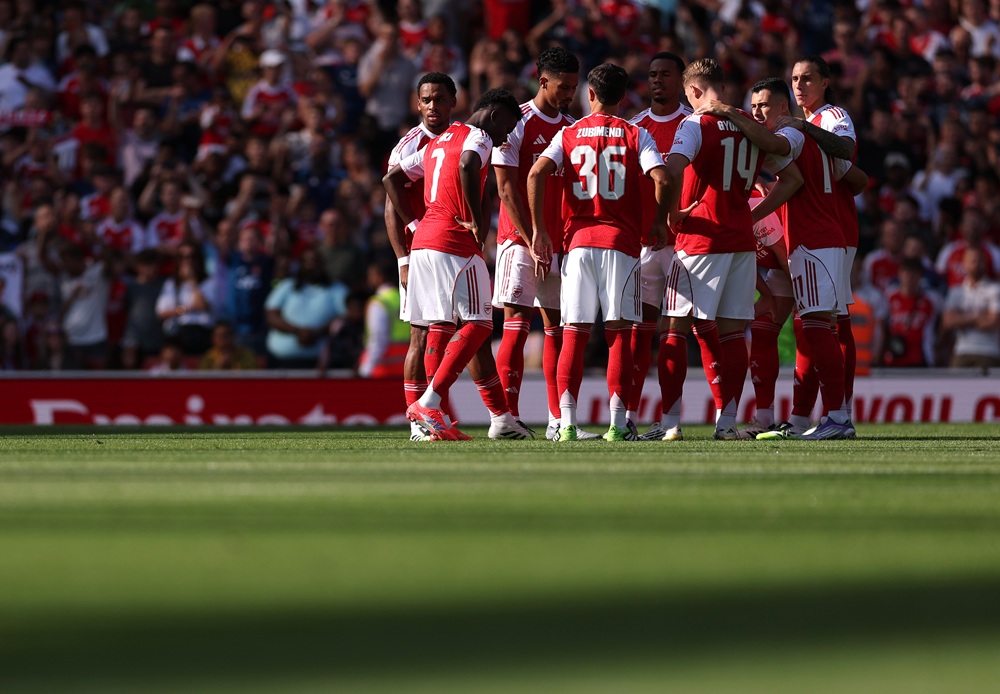 Arsenal players gather during the pre-season friendly match between Arsenal and Athletic Club at Emirates Stadium on August 09, 2025 in London, England. (Photo by Alex Pantling/Getty Images)