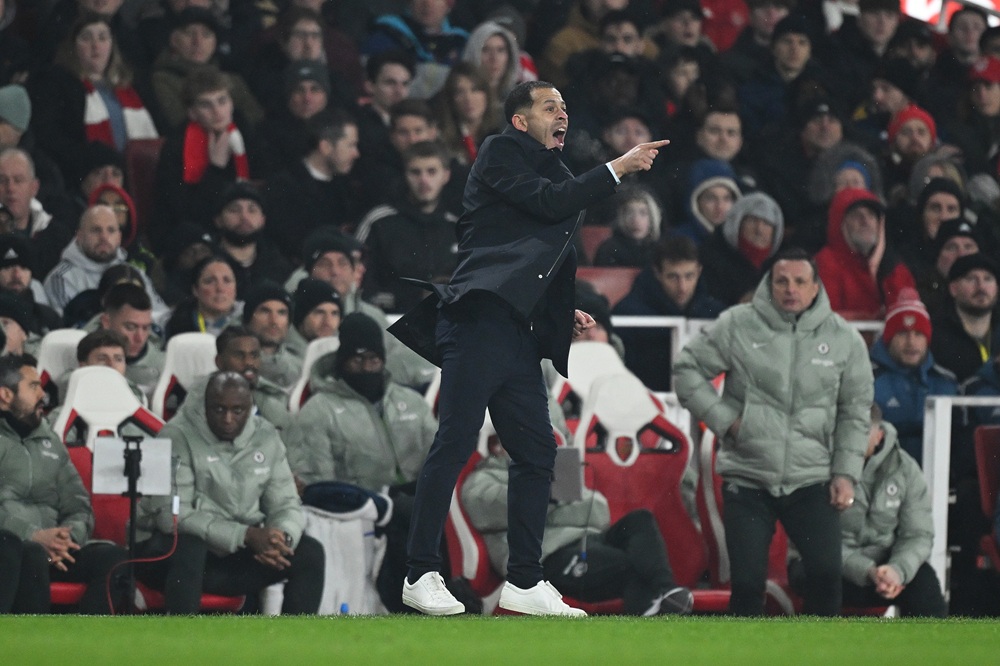 Liam Rosenior, Manager of Chelsea, reacts during the Carabao Cup Semi Final Second Leg match between Arsenal and Chelsea at Emirates Stadium on Feb...
