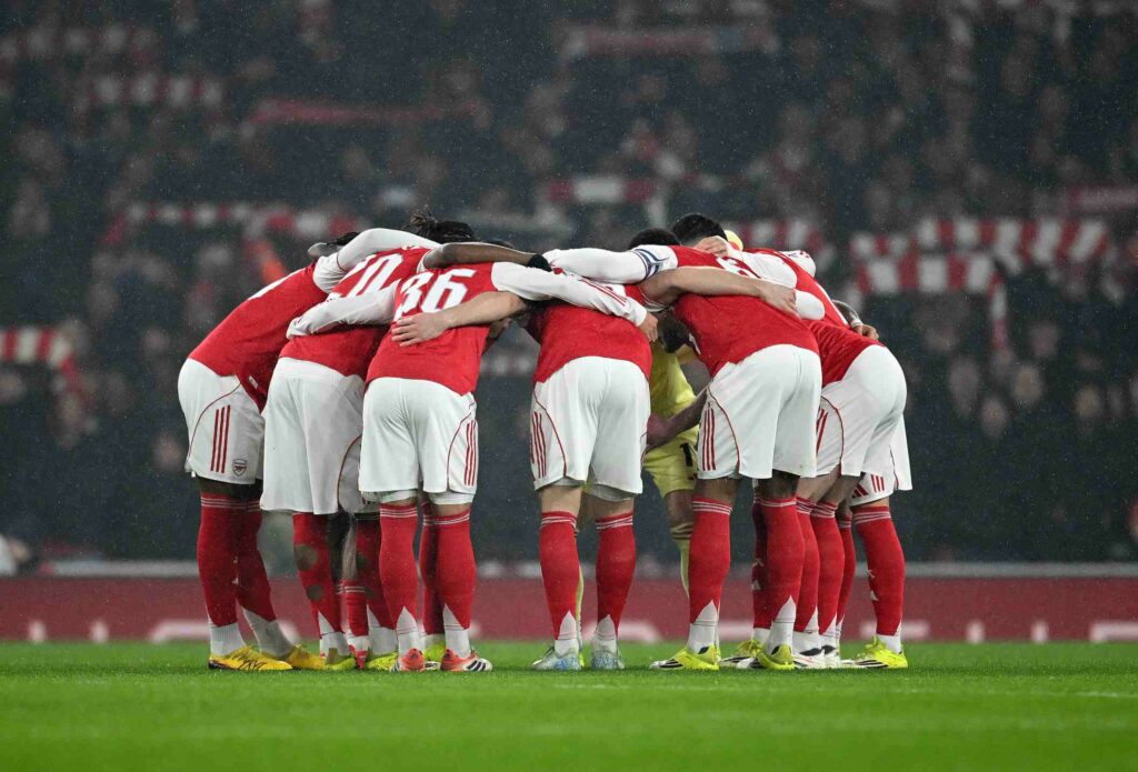 LONDON, ENGLAND - FEBRUARY 03: The Arsenal team gather before kick off prior to the Carabao Cup Semi Final Second Leg match between Arsenal and Chelsea at Emirates Stadium on February 03, 2026 in London, England. (Photo by Clive Mason/Getty Images)