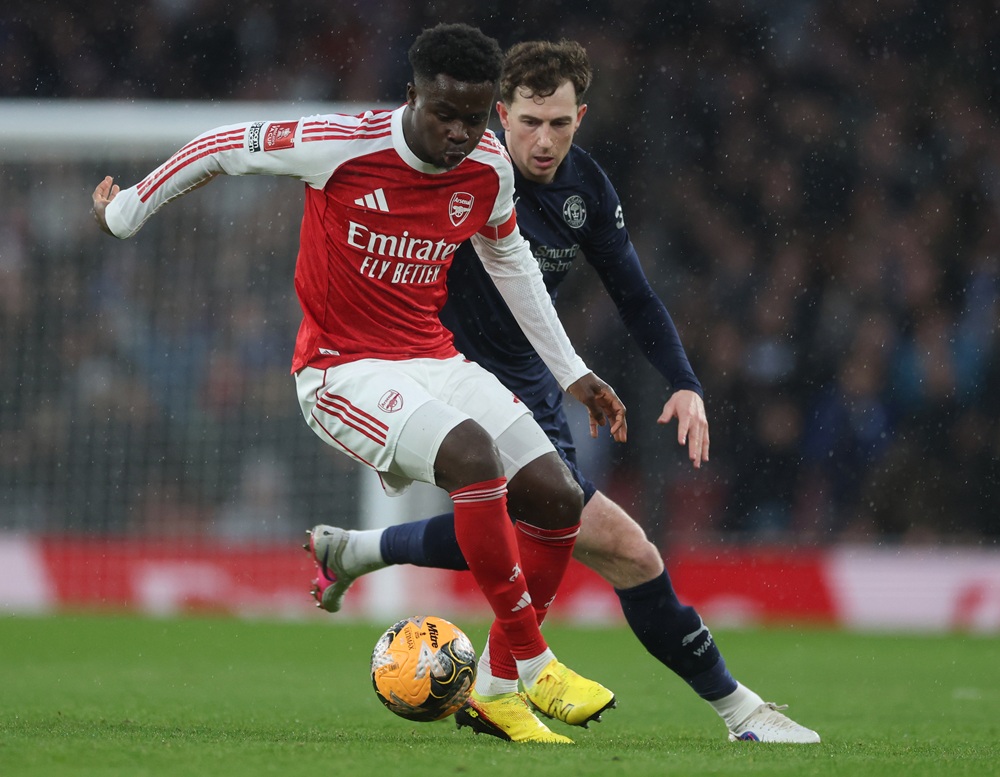 Bukayo Saka could play in midfield again in future 3 LONDON, ENGLAND: Bukayo Saka of Arsenal and Jensen Weir of Wigan Athletic during the Emirates FA Cup Fourth Round match between Arsenal and Wigan Athletic on February 15, 2026. (Photo by Richard Pelham/Getty Images)
