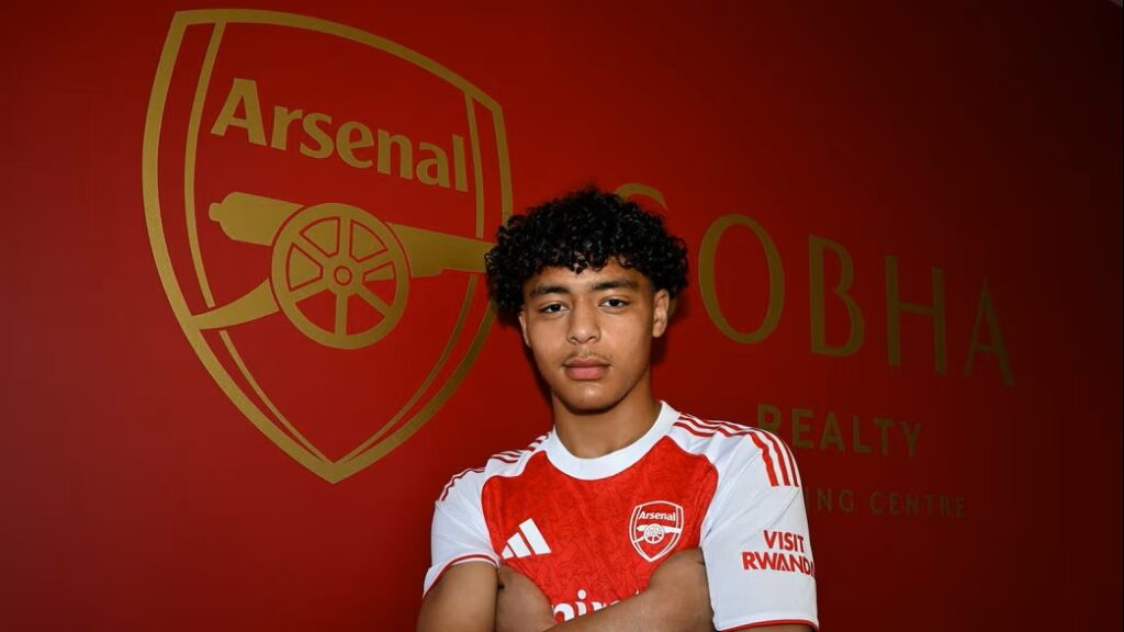 Arsenal confirm new contract for teenage talent 2 Maalik Hashi after signing his professional Arsenal contract (Photo via Arsenal.com)