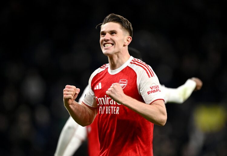 Viktor Gyokeres of Arsenal celebrates scoring his team's fourth goal during the Premier League match between Tottenham Hotspur and Arsenal at Totte...