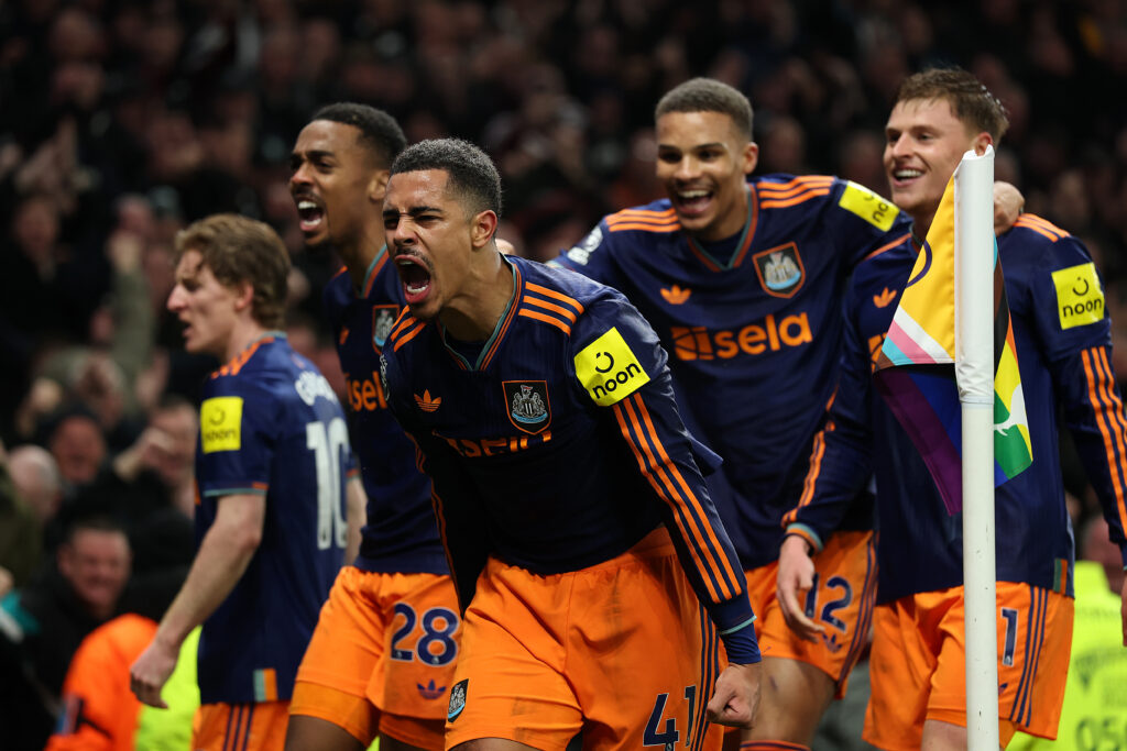 LONDON, ENGLAND - FEBRUARY 10: Jacob Ramsey of Newcastle United celebrates scoring his team's second goal with teammates during the Premier League match between Tottenham Hotspur and Newcastle United at Tottenham Hotspur Stadium on February 10, 2026 in London, England. (Photo by Richard Pelham/Getty Images)