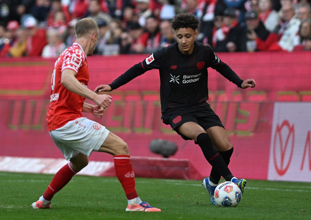 Eliesse Ben Seghir of Leverkusen is challenged by Andreas Hanche-Olsen of Mainz during the Bundesliga match between 1. FSV Mainz 05 and Bayer 04 Leverkusen at MEWA Arena on October 18, 2025 in Mainz, Germany. (Photo by Neil Baynes/Getty Images)