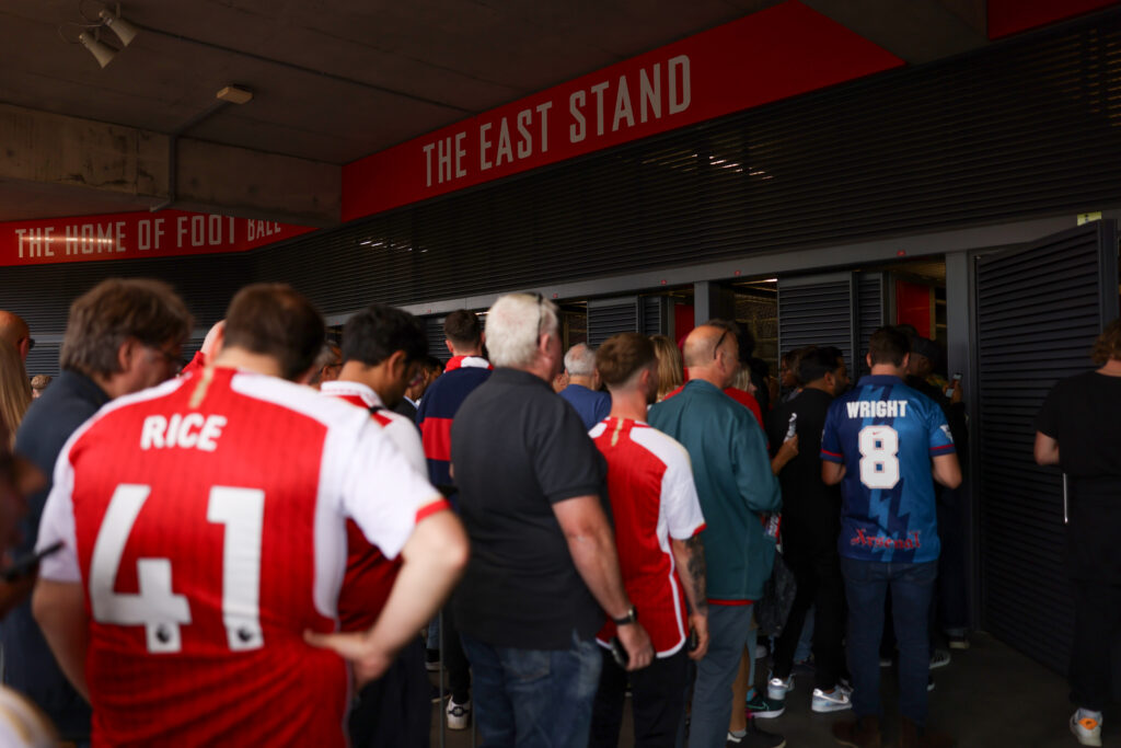 LONDON, ENGLAND - AUGUST 12: Fans queue to enter the stadium after the match was delayed by 30 minutes due to turnstile delays prior to the Premier League match between Arsenal FC and Nottingham Forest at Emirates Stadium on August 12, 2023 in London, England. (Photo by Julian Finney/Getty Images)