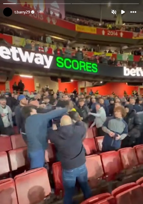 'Unacceptable': Everton star speaks out over fan behaviour at Arsenal clash 3 Thierno Barry Instagram Story