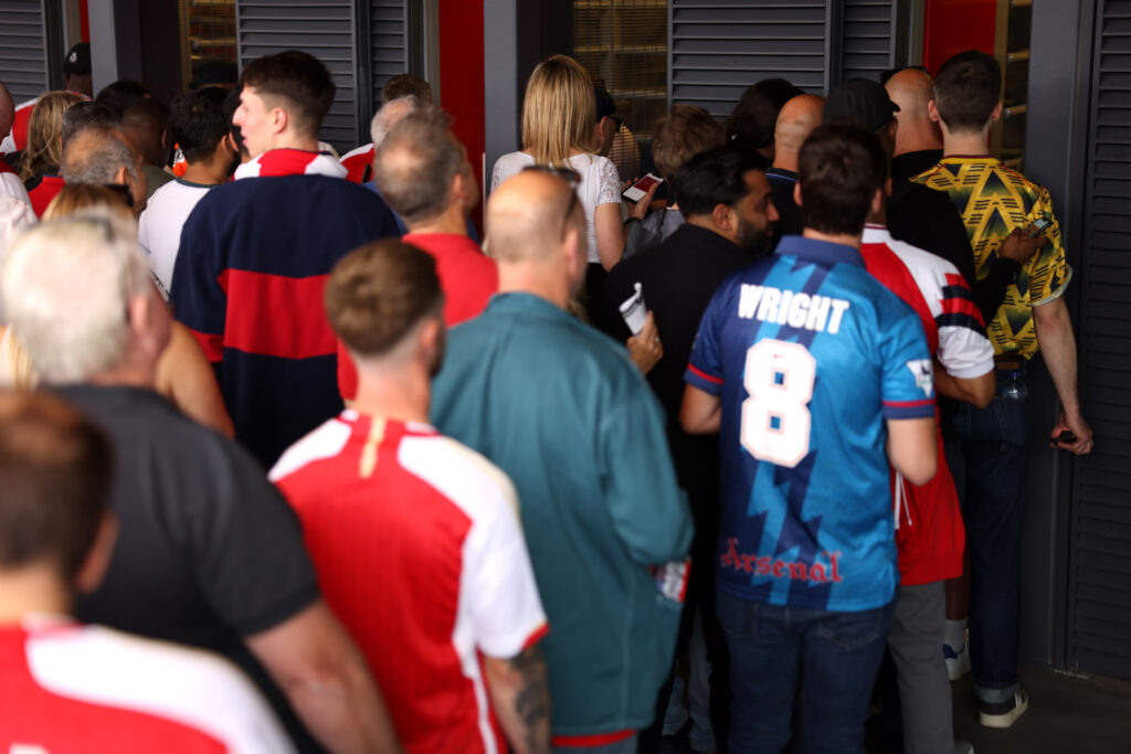 LONDON, ENGLAND - AUGUST 12: Fans queue to enter the stadium after the match was delayed by 30 minutes due to turnstile delays prior to the Premier League match between Arsenal FC and Nottingham Forest at Emirates Stadium on August 12, 2023 in London, England. (Photo by Julian Finney/Getty Images)