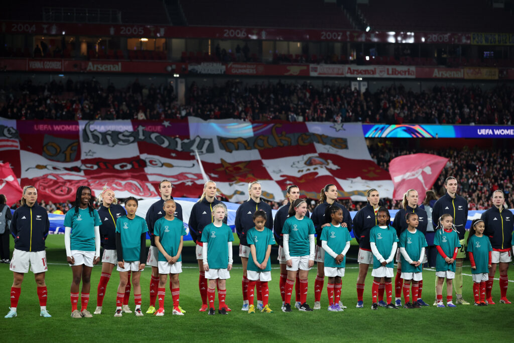 Slegers and Kelly on 'special' win over Chelsea 2 LONDON, ENGLAND - MARCH 24: Arsenal players line up on the pitch prior to the UEFA Women's Champions League 2025/26 Quarter-finals First Leg match between Arsenal and Chelsea at Arsenal Stadium on March 24, 2026 in London, England. (Photo by Alex Pantling/Getty Images)