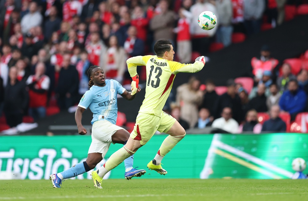 Kepa Arrizabalaga of Arsenal battles for possession with Jeremy Doku of Manchester City during the Carabao Cup Final match between Arsenal and Manchester City at Wembley Stadium on March 22, 2026 in London, England. (Photo by Julian Finney/Getty Images)
