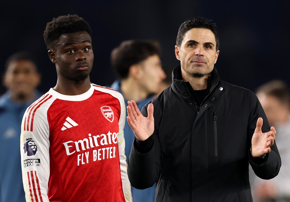 Mikel Arteta, Manager of Arsenal, applauds the fans as Bukayo Saka of Arsenal reacts following the Premier League match between Brighton & Hove Albion and Arsenal at Amex Stadium on March 04, 2026 in Brighton, England. (Photo by Ryan Pierse/Getty Images)