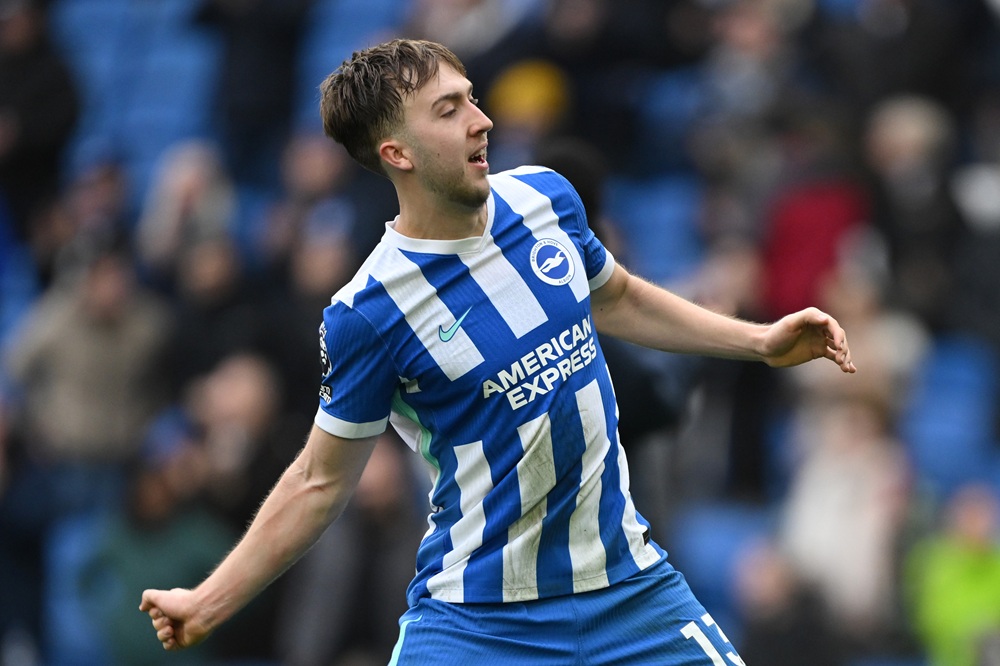 Jack Hinshelwood of Brighton & Hove Albion celebrates victory following the Premier League match between Brighton & Hove Albion and Nottingham Forest at Amex Stadium on March 01, 2026 in Brighton, England. (Photo by Mike Hewitt/Getty Images)