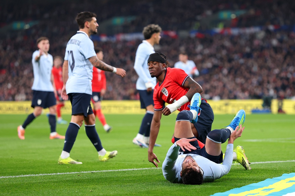 Joaquin Piquerez of Uruguay reacts on the floor, following a challenge from Noni Madueke of England during the international friendly match between England and Uruguay at Wembley Stadium on March 27, 2026 in London, England. (Photo by Julian Finney/Getty Images)