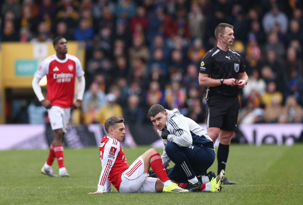 MANSFIELD, ENGLAND - MARCH 07: Leandro Trossard of Arsenal receives medical treatment during the Emirates FA Cup Fifth Round match between Mansfield Town and Arsenal at One Call Stadium on March 07, 2026 in Mansfield, England. (Photo by Alex Pantling/Getty Images)