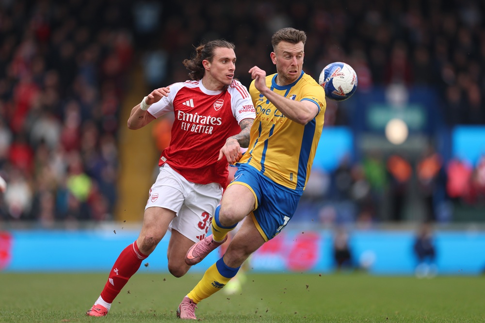 Riccardo Calafiori of Arsenal battles for possession with Rhys Oates of Mansfield Town during the Emirates FA Cup Fifth Round match between Mansfield Town and Arsenal at One Call Stadium on March 07, 2026 in Mansfield, England. (Photo by Julian Finney/Getty Images)