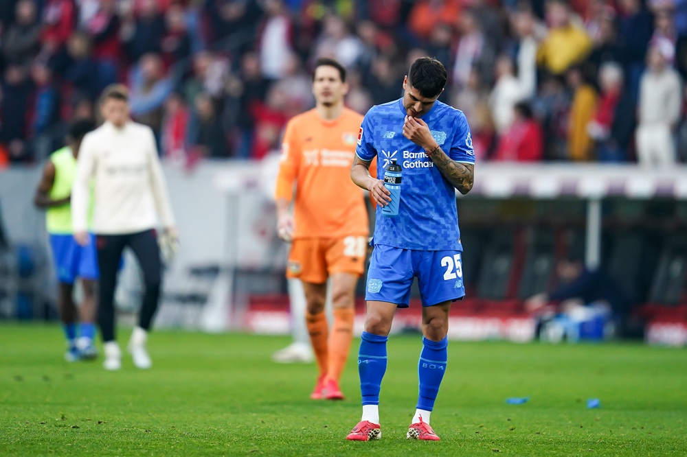 Exequiel Palacios of Bayer 04 Leverkusen disappointed after the Bundesliga match between SC Freiburg and Bayer 04 Leverkusen at Europa-Park Stadion on March 07, 2026 in Freiburg im Breisgau, Germany. (Photo by Daniela Porcelli/Getty Images)