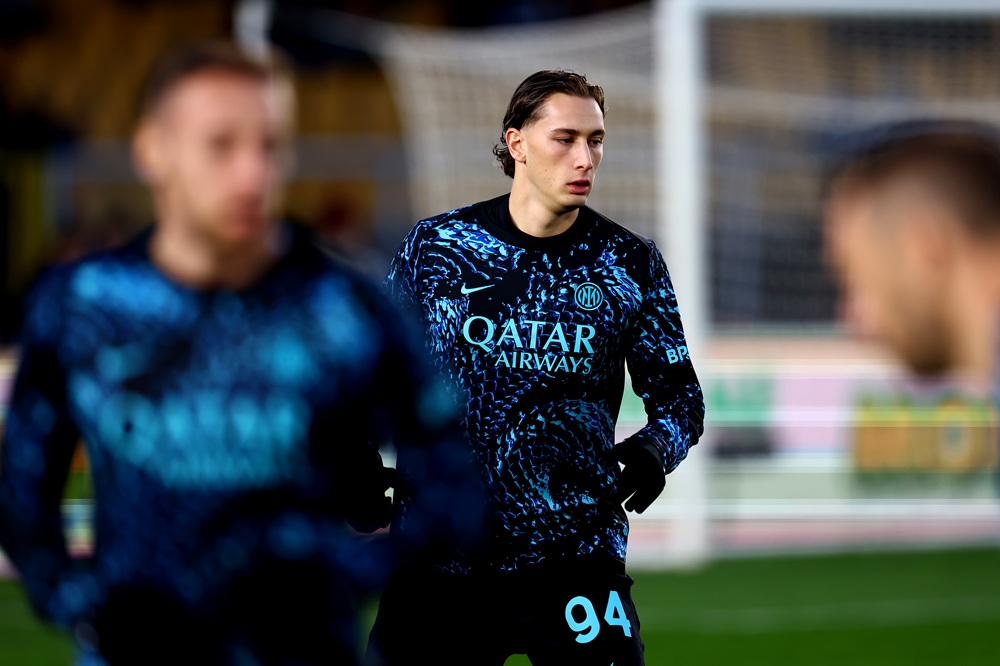 Francesco Pio Esposito of FC Internazionale warms up prior to the Serie A match between US Lecce and FC Internazionale at Stadio Via del Mare on February 21, 2026 in Lecce, Italy. (Photo by Maurizio Lagana/Getty Images)