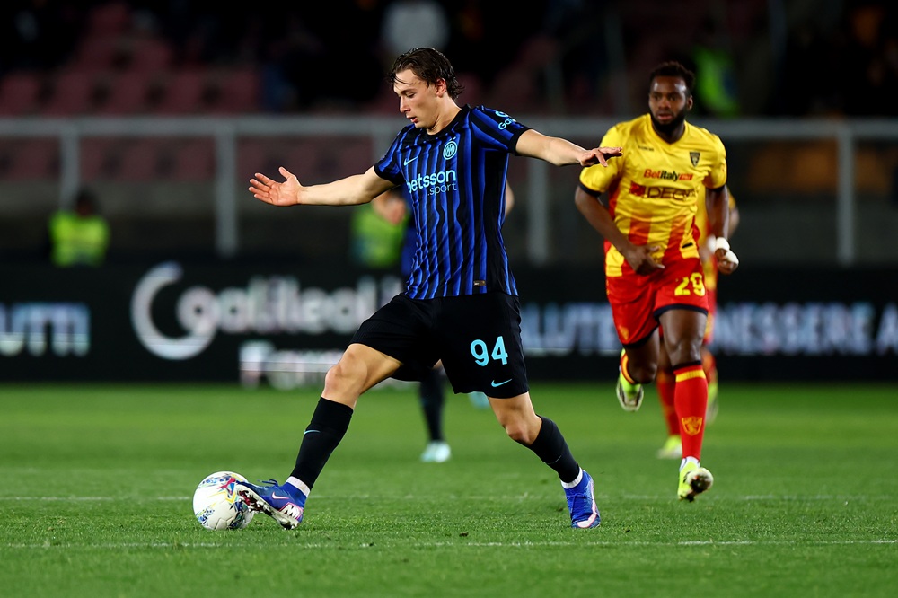 Francesco Pio Esposito of FC Internazionale in action during the Serie A match between US Lecce and FC Internazionale at Stadio Via del Mare on February 21, 2026 in Lecce, Italy. (Photo by Maurizio Lagana/Getty Images)