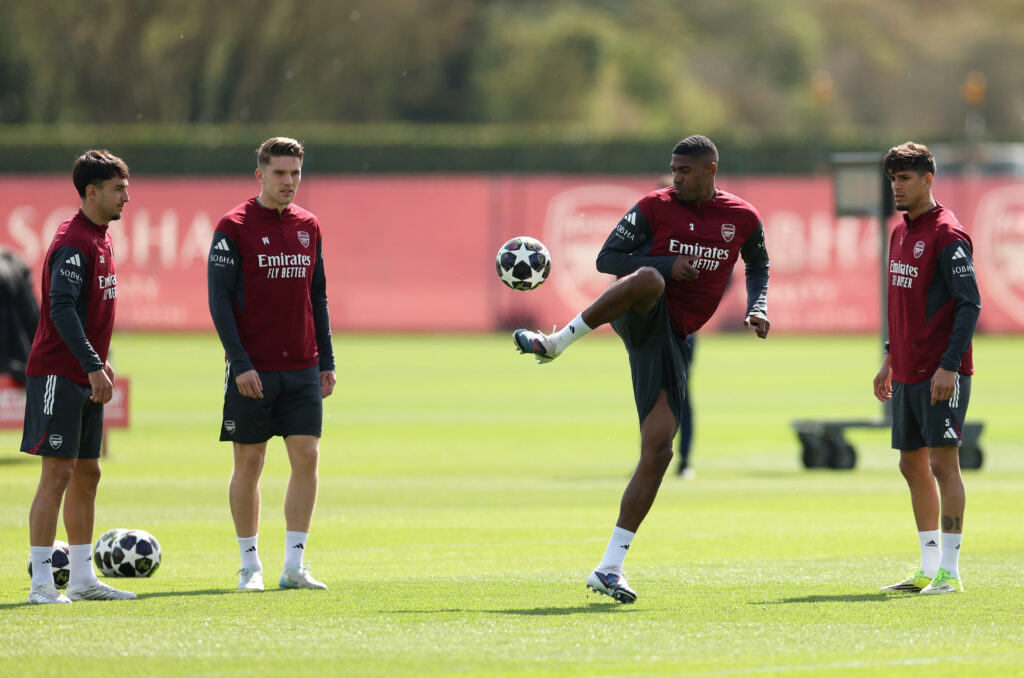 Cristhian Mosquera controls the ball with the side of his foot in Arsenal training