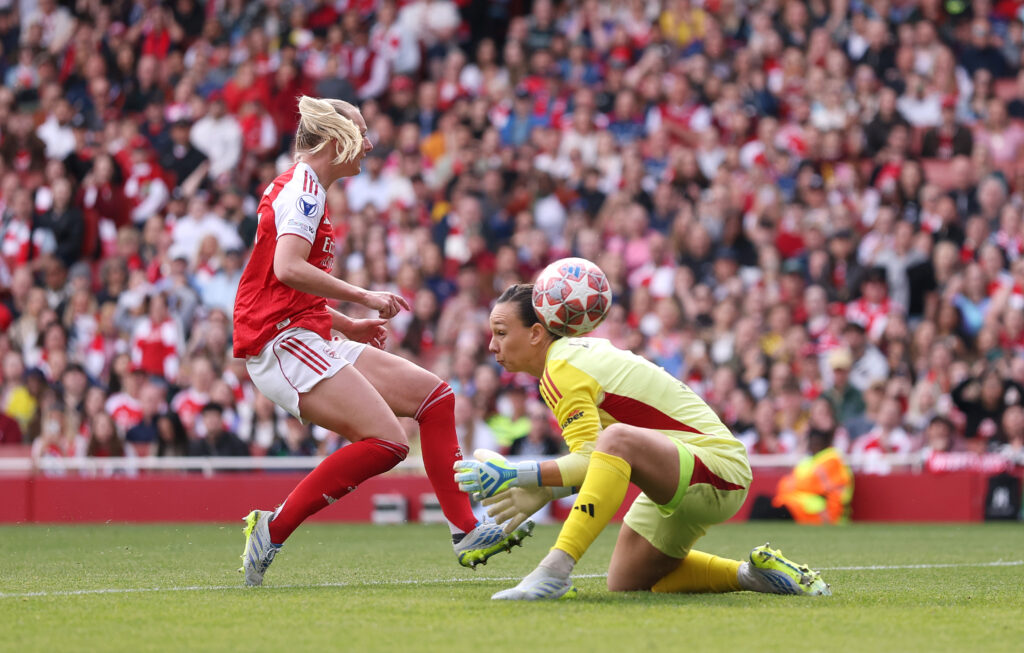 Lyon keeper spills the ball sending it spilling towards her own goal to help Arsenal equalise