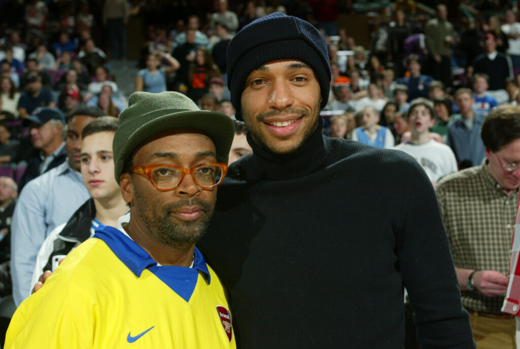 Spike Lee in an Arsenal shirt poses with Thierry Henry in 2004