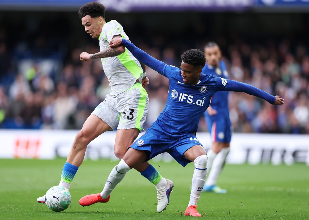 Nico O'Reilly of Manchester City is challenged by Estevao of Chelsea during the Premier League match between Chelsea and Manchester City at Stamfor...